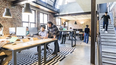 威廉希尔williamhill中国团队合影，展现专业与协作精神